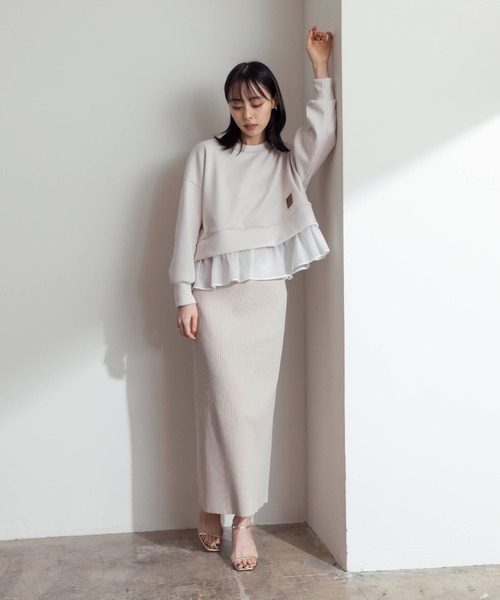 Eimee Law(エイミーロウ)の「ヘムフリル ボンディング クロップド プルオーバー(その他トップス・レディース・アイボリー/ブラック/ライトグレー・38)」の5枚目の写真