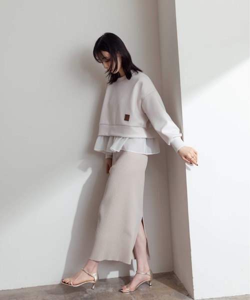 Eimee Law(エイミーロウ)の「ヘムフリル ボンディング クロップド プルオーバー(その他トップス・レディース・アイボリー/ブラック/ライトグレー・38)」の7枚目の写真