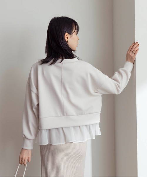 Eimee Law(エイミーロウ)の「ヘムフリル ボンディング クロップド プルオーバー(その他トップス・レディース・アイボリー/ブラック/ライトグレー・38)」の13枚目の写真