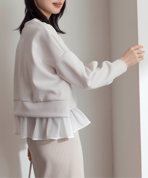 Eimee Law(エイミーロウ)の「ヘムフリル ボンディング クロップド プルオーバー(その他トップス・レディース・アイボリー/ブラック/ライトグレー・38)」の14枚目の写真