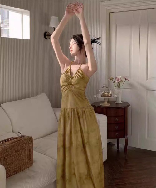 Miniministore(ミニミニストア)の「セクシーキャミワンピース ホルターネック(ワンピース・レディース・ライトブラウン/ベージュ/ブラック・FREE)」の17枚目の写真