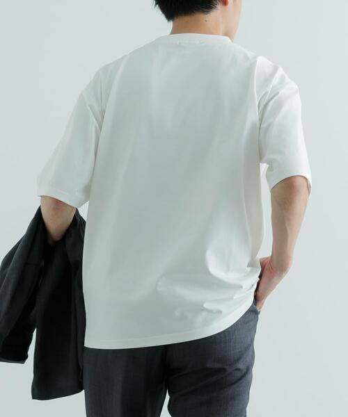 ITEMS URBANRESEARCH（アイテムズ アーバンリサーチ）の「『吸水速乾/接触冷感/UVカット』SORONA多機能 クルーネックTシャツ（Tシャツ/カットソー・メンズ・ベージュ系その他/グリーン/オフホワイト/チャコールグレー・MEDIUM/LARGE）」の7枚目の写真