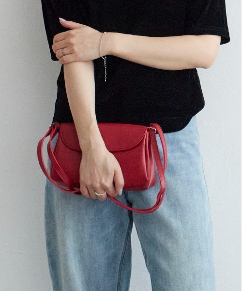 notch.（ノッチ）の「カブセミニショルダーバッグ（ショルダーバッグ・レディース・シルバー系/ブラック/レッド/オフホワイト・ONESIZE）」の4枚目の写真