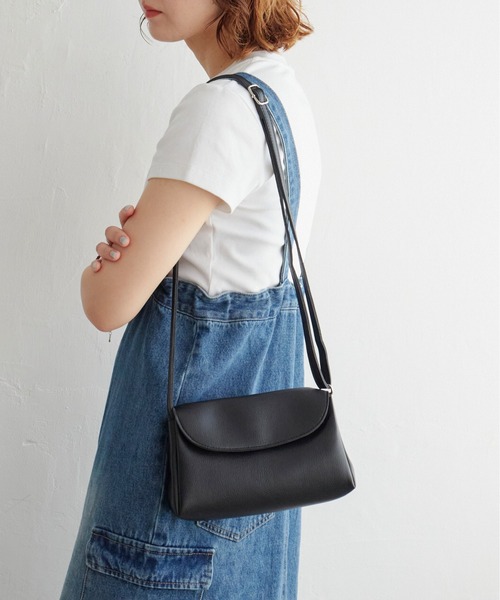 notch.（ノッチ）の「カブセミニショルダーバッグ（ショルダーバッグ・レディース・シルバー系/ブラック/レッド/オフホワイト・ONESIZE）」の3枚目の写真