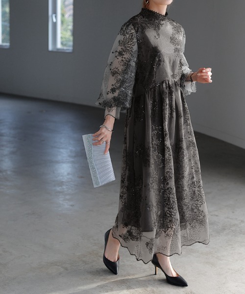 HUG.U（ハグユー）の「袖あり。ボレロ・ネックレス要らずな『結婚式ワンピ』（ワンピース・レディース・ネイビー/ラベンダー/ライトベージュ/ブラック・M/L/XL）」の2枚目の写真