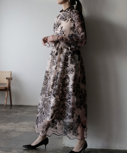 HUG.U（ハグユー）の「袖あり。ボレロ・ネックレス要らずな『結婚式ワンピ』（ワンピース・レディース・ネイビー/ラベンダー/ライトベージュ/ブラック・M/L/XL）」の14枚目の写真