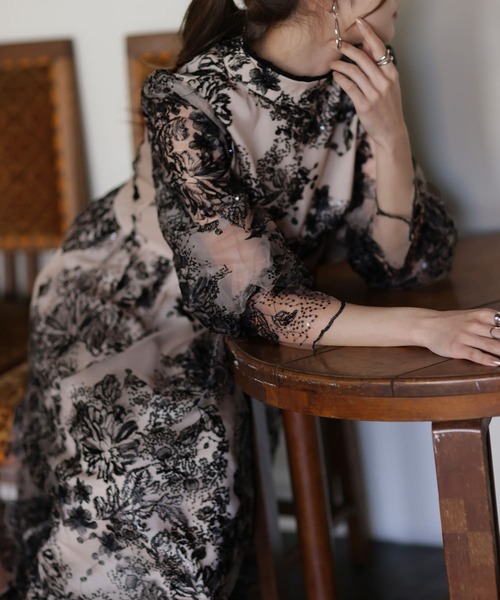 HUG.U（ハグユー）の「袖あり。ボレロ・ネックレス要らずな『結婚式ワンピ』（ワンピース・レディース・ネイビー/ラベンダー/ライトベージュ/ブラック・M/L/XL）」の16枚目の写真