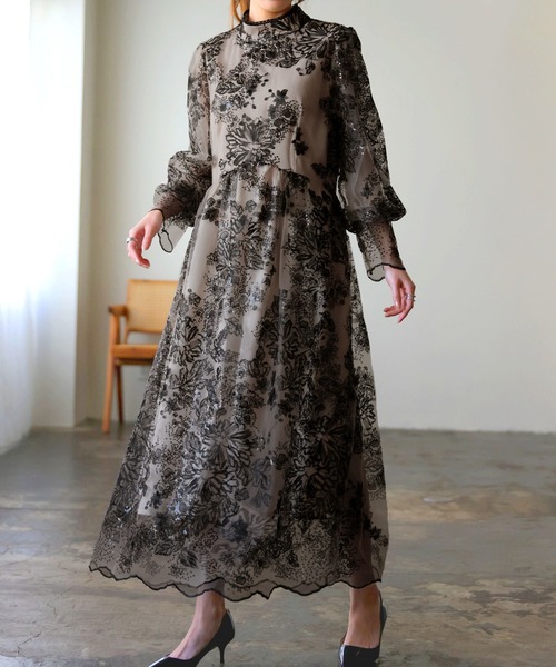 HUG.U（ハグユー）の「袖あり。ボレロ・ネックレス要らずな『結婚式ワンピ』（ワンピース・レディース・ネイビー/ラベンダー/ライトベージュ/ブラック・M/L/XL）」の5枚目の写真