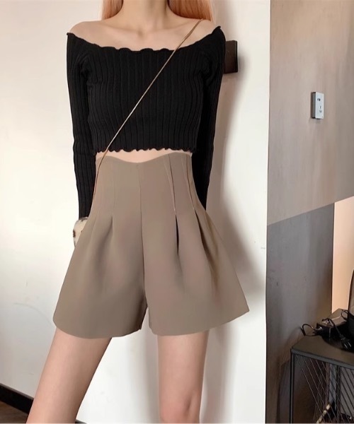 SHEPP(シープ)の「フロントタック ショートパンツ(その他パンツ・レディース・ベージュ・S/M)」の2枚目の写真