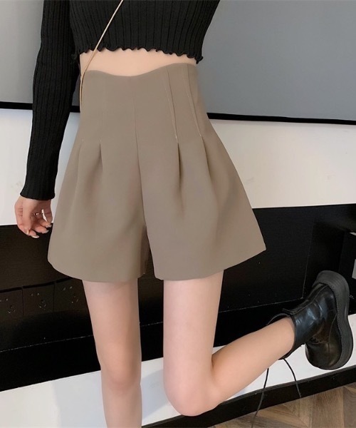 SHEPP(シープ)の「フロントタック ショートパンツ(その他パンツ・レディース・ベージュ・S/M)」の3枚目の写真