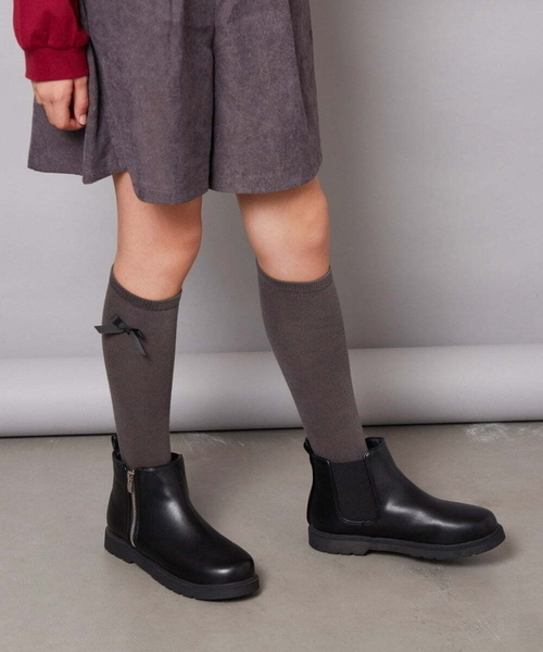 a.v.v（アーヴェヴェ）の「[KIDS]ワンポイントリボンハイソックス（ソックス/靴下・キッズ・ブラック/グレー・20/23）」の7枚目の写真