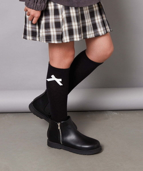 a.v.v（アーヴェヴェ）の「[KIDS]ワンポイントリボンハイソックス（ソックス/靴下・キッズ・ブラック/グレー・20/23）」の2枚目の写真