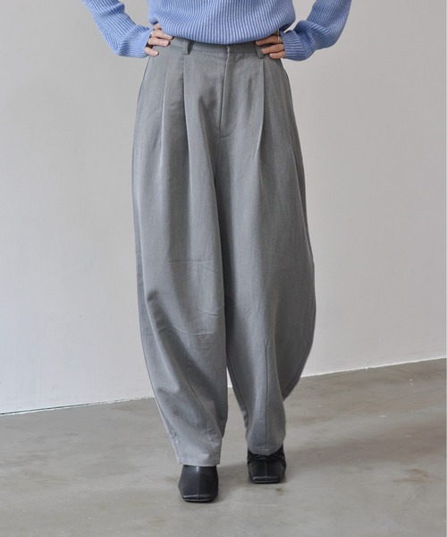 Meli rich（メリーリッチ）の「タックカーブスラックス（スラックス・レディース・グレー/チャコールグレー/ブラック/ベージュ・FREE）」の4枚目の写真