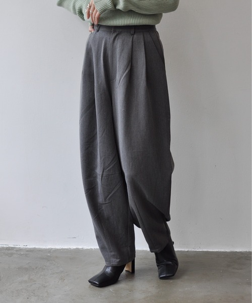 Meli rich（メリーリッチ）の「タックカーブスラックス（スラックス・レディース・グレー/チャコールグレー/ブラック/ベージュ・FREE）」の3枚目の写真