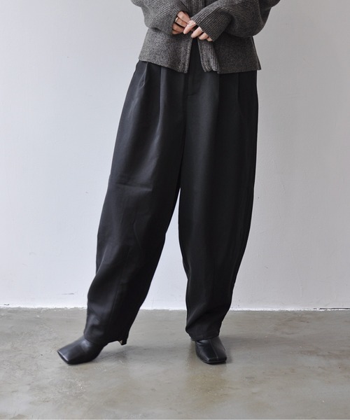 Meli rich（メリーリッチ）の「タックカーブスラックス（スラックス・レディース・グレー/チャコールグレー/ブラック/ベージュ・FREE）」の22枚目の写真