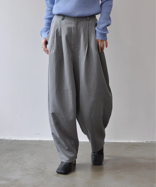 Meli rich（メリーリッチ）の「タックカーブスラックス（スラックス・レディース・グレー/チャコールグレー/ブラック/ベージュ・FREE）」の6枚目の写真