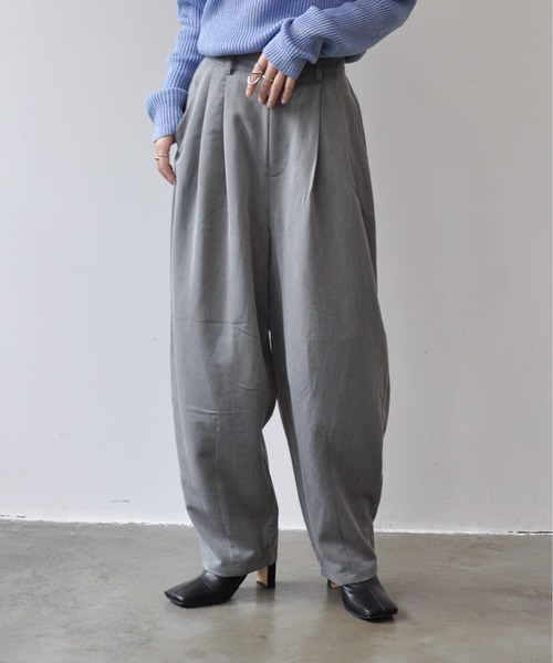 Meli rich（メリーリッチ）の「タックカーブスラックス（スラックス・レディース・グレー/チャコールグレー/ブラック/ベージュ・FREE）」の7枚目の写真