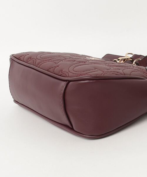 Guess(ゲス)の「BERKTON Mini Top Zip ショルダーバッグ レディース(ショルダーバッグ・レディース・ボルドー/オフホワイト・ONE SIZE)」の5枚目の写真