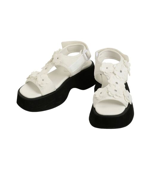 CALNAMUR（カルナムール）の「3D FLOWER SPORTS SANDALS/3Dフラワースポーツサンダル（サンダル・レディース・ブラック/ホワイト・SMALL/MEDIUM/LARGE）」の2枚目の写真