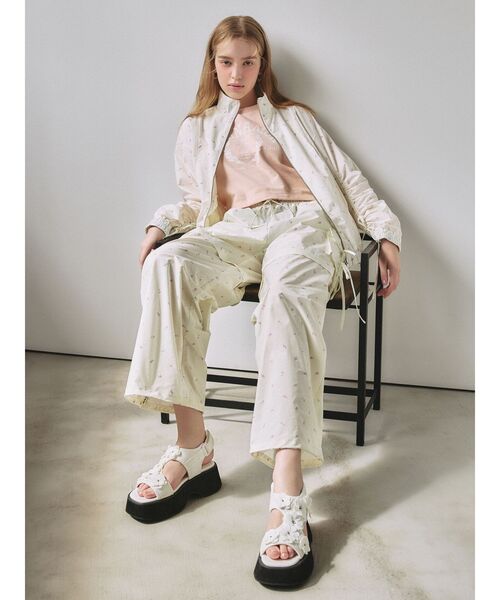 CALNAMUR（カルナムール）の「3D FLOWER SPORTS SANDALS/3Dフラワースポーツサンダル（サンダル・レディース・ブラック/ホワイト・SMALL/MEDIUM/LARGE）」の13枚目の写真