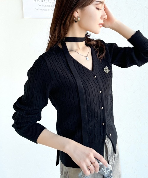 mily bilet（ミウィビレット）の「【mily bilet】大人ニットを極める。チョーカー＆ブローチ付きケーブル編みVネックニットカーディガン（カーディガン/ボレロ・レディース・ブルー/グレー/アイボリー/ブラック・LARGE/MEDIUM/SMALL/X-LARGE）」の20枚目の写真