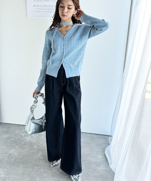 mily bilet（ミウィビレット）の「【mily bilet】大人ニットを極める。チョーカー＆ブローチ付きケーブル編みVネックニットカーディガン（カーディガン/ボレロ・レディース・ブルー/グレー/アイボリー/ブラック・LARGE/MEDIUM/SMALL/X-LARGE）」の10枚目の写真