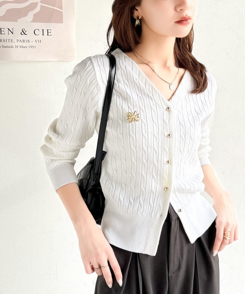 mily bilet（ミウィビレット）の「【mily bilet】大人ニットを極める。チョーカー＆ブローチ付きケーブル編みVネックニットカーディガン（カーディガン/ボレロ・レディース・ブルー/グレー/アイボリー/ブラック・LARGE/MEDIUM/SMALL/X-LARGE）」の15枚目の写真