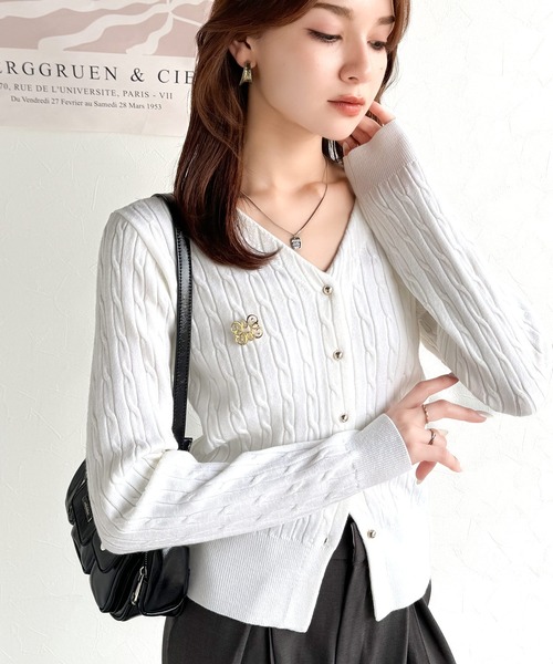 mily bilet（ミウィビレット）の「【mily bilet】大人ニットを極める。チョーカー＆ブローチ付きケーブル編みVネックニットカーディガン（カーディガン/ボレロ・レディース・ブルー/グレー/アイボリー/ブラック・LARGE/MEDIUM/SMALL/X-LARGE）」の13枚目の写真