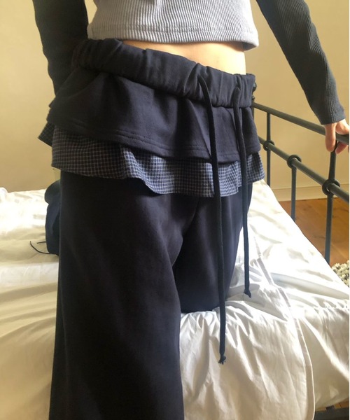 FREE STYLISTS(フリー スタイリスト)の「YUGA_YGMC 裏起毛 フリルドッキング スウェットパンツ(スウェットパンツ・レディース・ブラック/ネイビー・FREE)」の2枚目の写真