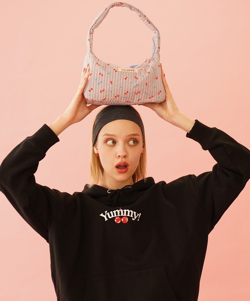 MILKFED.(ミルクフェド)の「CHERRY PATTERN HAND BAG(ハンドバッグ・レディース・グレー/オフホワイト・ONE SIZE)」の1枚目の写真