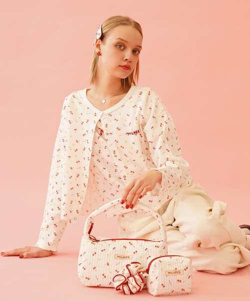 MILKFED.(ミルクフェド)の「CHERRY PATTERN HAND BAG(ハンドバッグ・レディース・グレー/オフホワイト・ONE SIZE)」の17枚目の写真