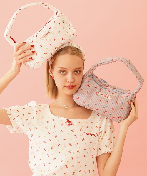 MILKFED.(ミルクフェド)の「CHERRY PATTERN HAND BAG(ハンドバッグ・レディース・グレー/オフホワイト・ONE SIZE)」の13枚目の写真