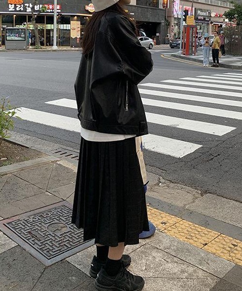 gossip!ロサンゼルス(ゴシップロサンゼルス)の「YUGA 合成皮革ルーズサイズ オートバイジャケット(ライダースジャケット・レディース・ブラック・M/L)」の4枚目の写真