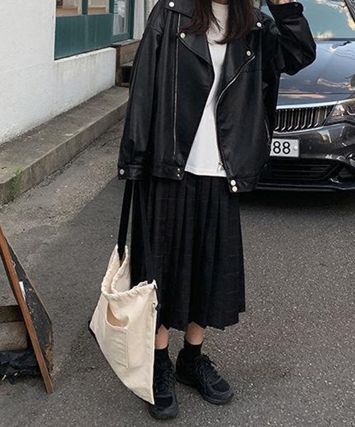 gossip!ロサンゼルス(ゴシップロサンゼルス)の「YUGA 合成皮革ルーズサイズ オートバイジャケット(ライダースジャケット・レディース・ブラック・M/L)」の7枚目の写真