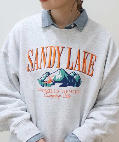 AMERICAN HOLIC(アメリカンホリック)の「刺繍裏毛プルオーバー(スウェット・レディース・オフホワイト/杢グレー/ブラウン・FREE)」の5枚目の写真