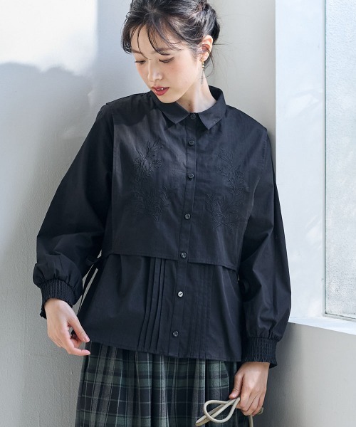 SMILE LAND(スマイルランド)の「<大きいサイズ>綿100%フェイクレイヤード刺しゅうブラウス【Otona Purete】(シャツ/ブラウス・レディース・ブラック/イエロー系・L/LL/4L/3L/5L)」の1枚目の写真