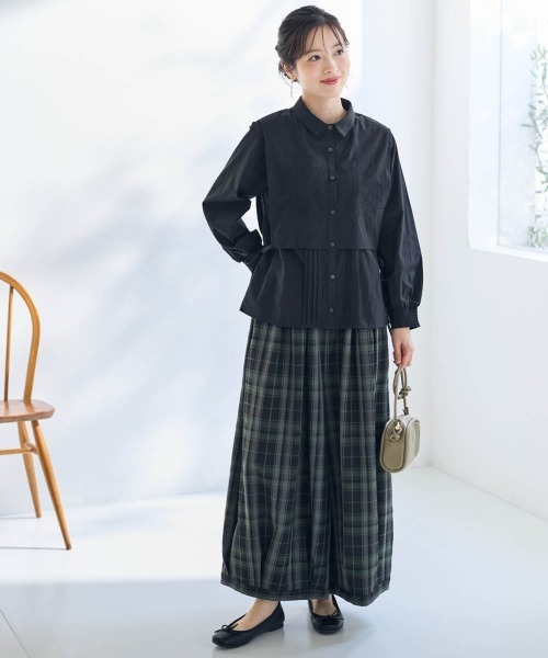 SMILE LAND(スマイルランド)の「<大きいサイズ>綿100%フェイクレイヤード刺しゅうブラウス【Otona Purete】(シャツ/ブラウス・レディース・ブラック/イエロー系・L/LL/4L/3L/5L)」の4枚目の写真