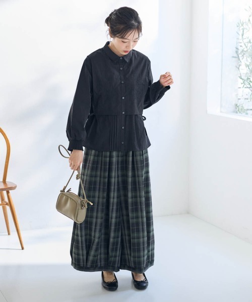 SMILE LAND(スマイルランド)の「<大きいサイズ>綿100%フェイクレイヤード刺しゅうブラウス【Otona Purete】(シャツ/ブラウス・レディース・ブラック/イエロー系・L/LL/4L/3L/5L)」の5枚目の写真