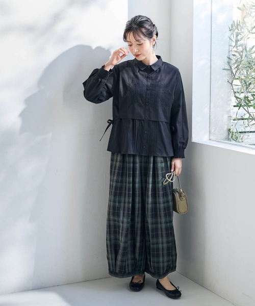 SMILE LAND(スマイルランド)の「<大きいサイズ>綿100%フェイクレイヤード刺しゅうブラウス【Otona Purete】(シャツ/ブラウス・レディース・ブラック/イエロー系・L/LL/4L/3L/5L)」の7枚目の写真