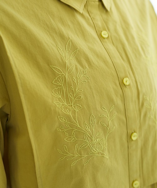SMILE LAND(スマイルランド)の「<大きいサイズ>綿100%フェイクレイヤード刺しゅうブラウス【Otona Purete】(シャツ/ブラウス・レディース・ブラック/イエロー系・L/LL/4L/3L/5L)」の9枚目の写真