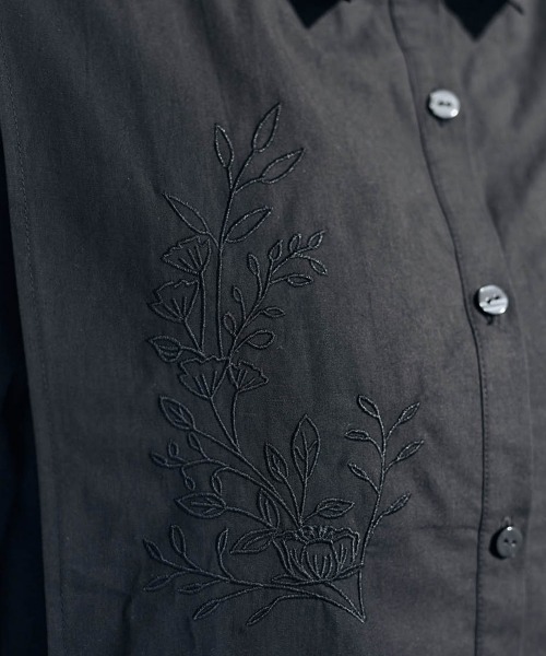 SMILE LAND(スマイルランド)の「<大きいサイズ>綿100%フェイクレイヤード刺しゅうブラウス【Otona Purete】(シャツ/ブラウス・レディース・ブラック/イエロー系・L/LL/4L/3L/5L)」の13枚目の写真