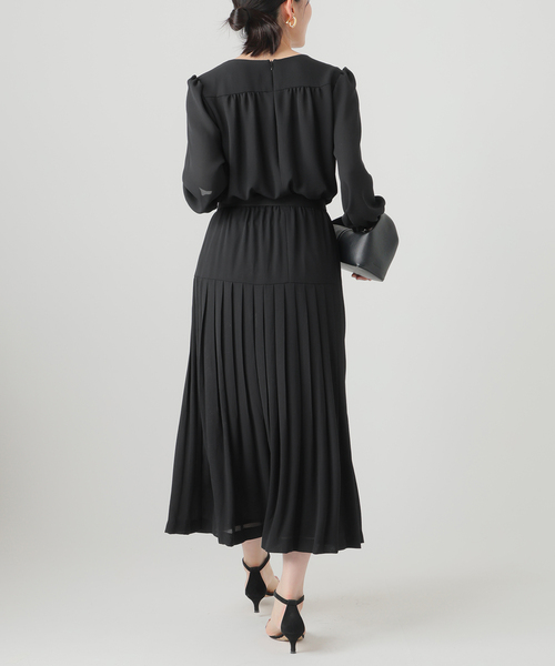 Lune(リュンヌ)の「L’UNE(リュンヌ)カシュクールドレス LU252-201(ワンピース・レディース・ブラック・FREE)」の4枚目の写真