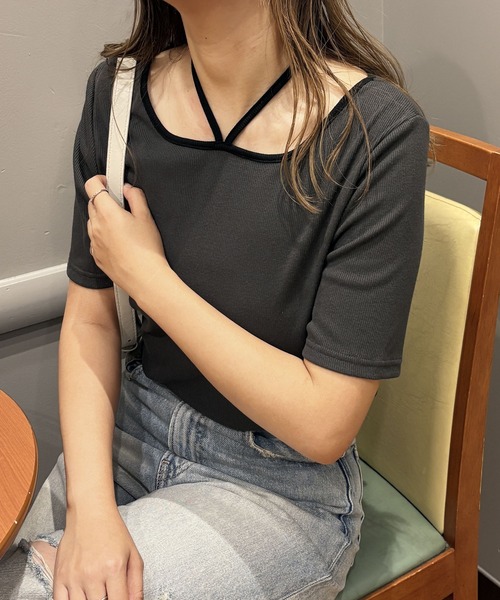 GeeRA(ジーラ)の「ホルターネック配色リブTシャツ(Tシャツ/カットソー・レディース・オフホワイト/チャコールグレー/ブラック・LARGE/X-LARGE/MEDIUM)」の3枚目の写真
