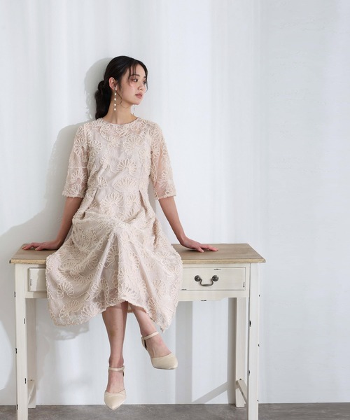 PourVous(プールヴー)の「結婚式 二次会 パーティー ドレス モール レース リボン ロング&七分袖 セレモニー フォーマル オケージョンドレス 同窓会 成人式 リボン編み上げ パール ボタン お呼ばれ 謝恩会 20代 30代(ドレス・レディース・グレー/ブラック/ベージュ・S/M)」の4枚目の写真
