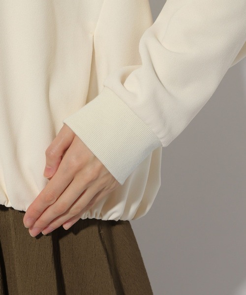 Elura（エルーラ）の「サマ見えギャザーブルゾン/320062（その他アウター・レディース・ネイビー/ブラック/オフホワイト・FREE）」の6枚目の写真