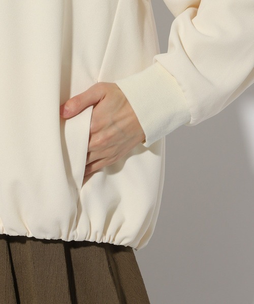 Elura（エルーラ）の「サマ見えギャザーブルゾン/320062（その他アウター・レディース・ネイビー/ブラック/オフホワイト・FREE）」の7枚目の写真