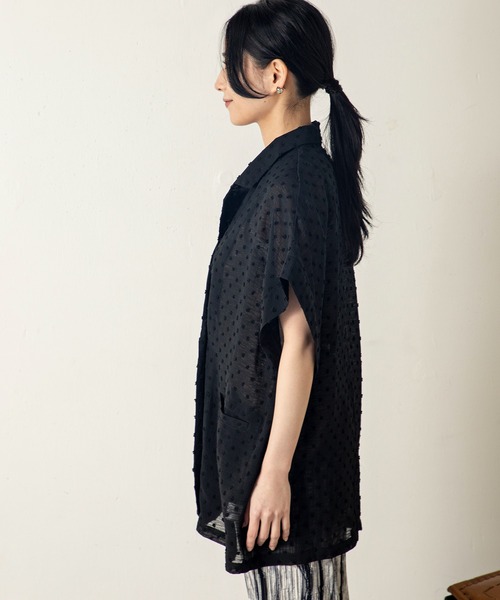 MILLION CARATS（ミリオンカラッツ）の「軽やかさとモード感を纏う、春のシアーノットジャカードジャケット（その他アウター・レディース・ブラック/グレー・FREE）」の5枚目の写真