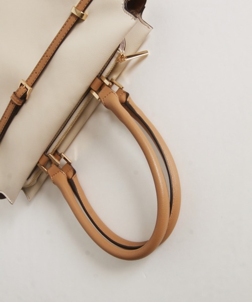 tocco closet（トッコ　クローゼット）の「ベルト付きフェイクレザーバッグ（ハンドバッグ・レディース・アイボリー/ブラック・FREE）」の13枚目の写真