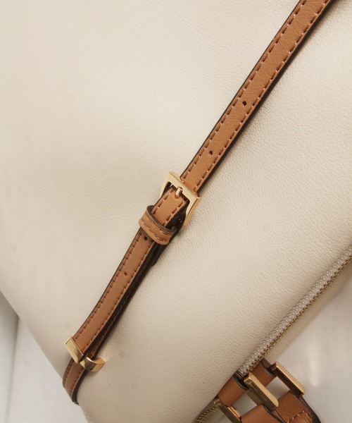 tocco closet（トッコ　クローゼット）の「ベルト付きフェイクレザーバッグ（ハンドバッグ・レディース・アイボリー/ブラック・FREE）」の14枚目の写真