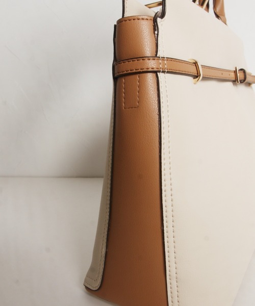 tocco closet（トッコ　クローゼット）の「ベルト付きフェイクレザーバッグ（ハンドバッグ・レディース・アイボリー/ブラック・FREE）」の15枚目の写真